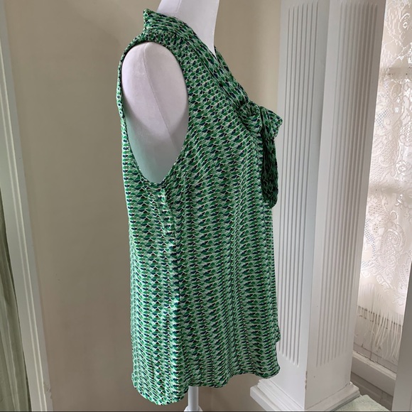 Roz & Ali vibrant green geometric pattern sleeveless blouse with neck bow tie - Picture 5 of 12